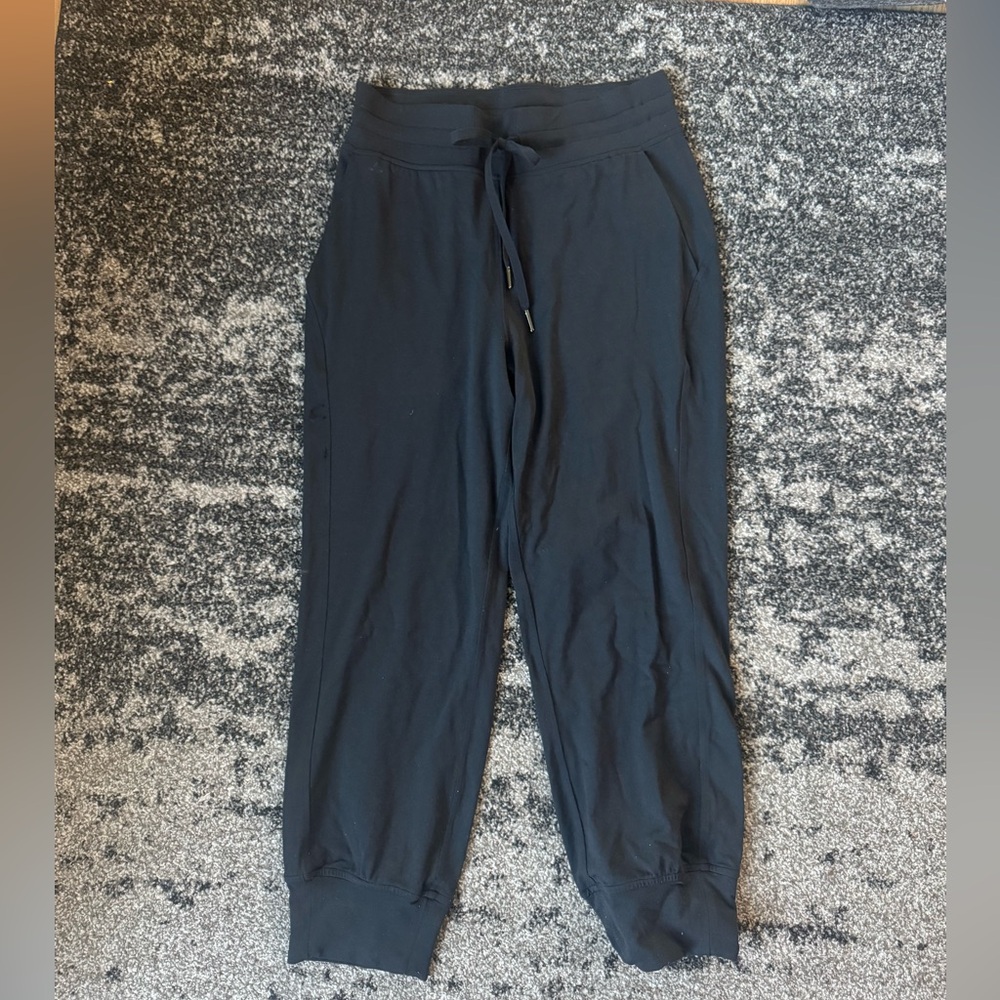 Lululemon black joggers 6